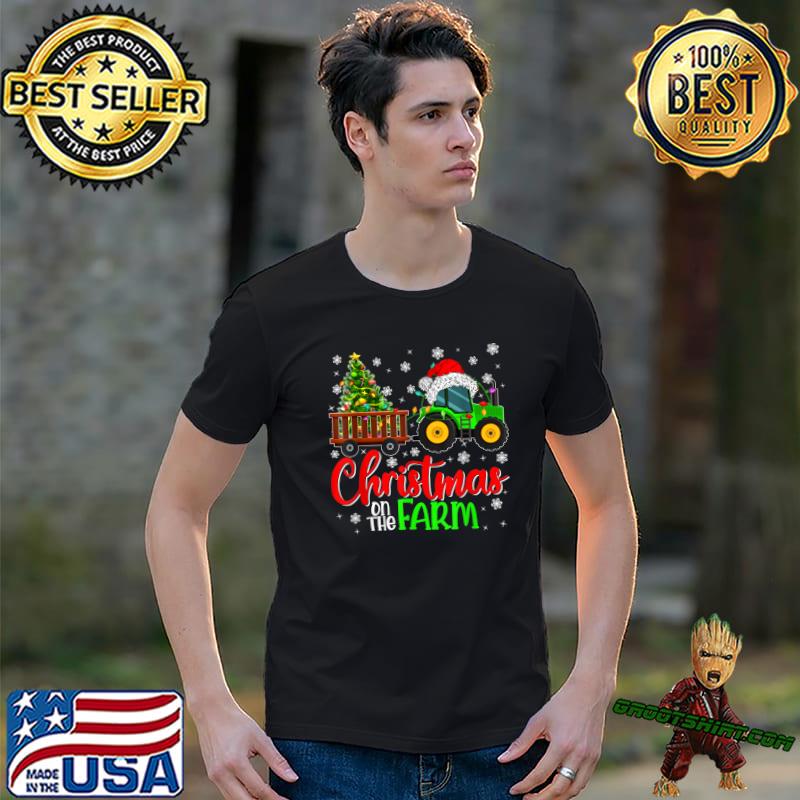 Country Christmas Tree Christmas On Farm Xmas Truck Santa Hat Farmer T-Shirt
